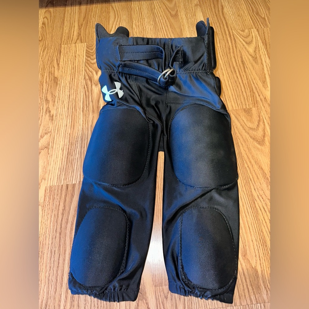 Boys Under Armour Football Pants.  Size M. Only tried on!